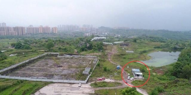 中国最“荒凉”的轻轨站，周围杂草遍地，但它的作用却非常大！