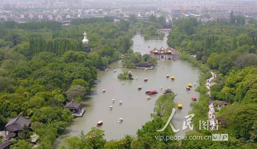 江苏扬州:瘦西湖迎来“五一”旅游高峰