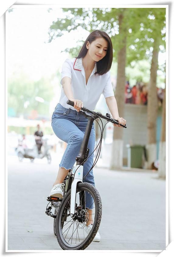 没有高圆圆的颜值真别剪短发了，像韩雪一样老成大妈就很尴尬了!