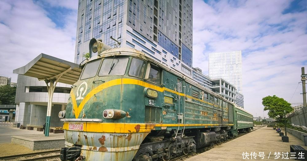  『快节奏』深圳草铺铁路公园，在快节奏闻名的城市，是时光沉淀下来的艺术品