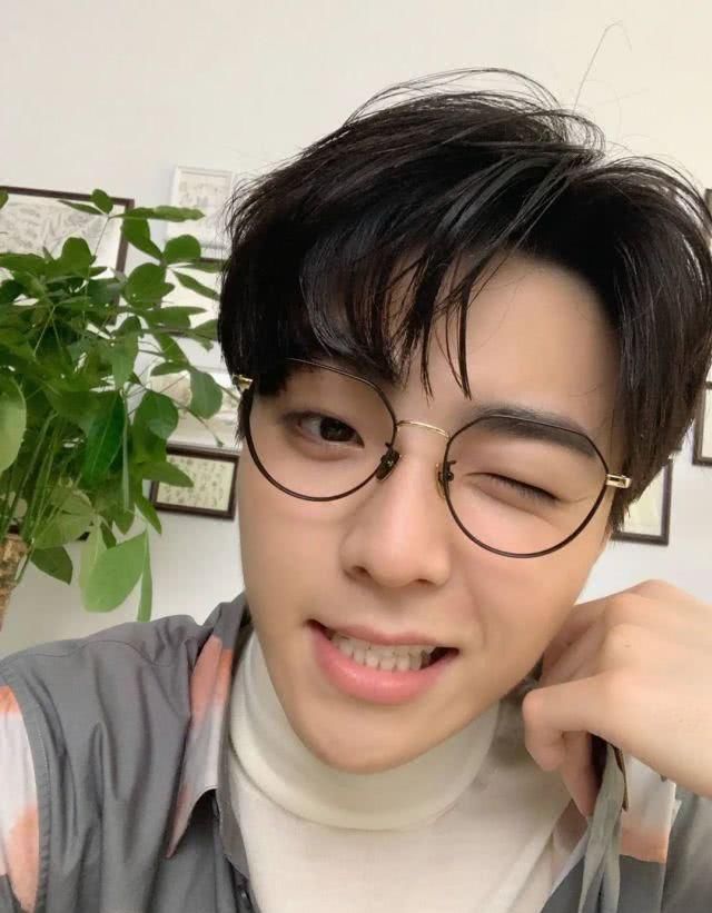  [变小]你也是什么脸型就戴哪些近视眼镜，选好一瞬间变小脸