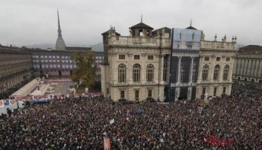 意大利3万人上街游行，只为了反对修建高铁，反对原因让网友困惑