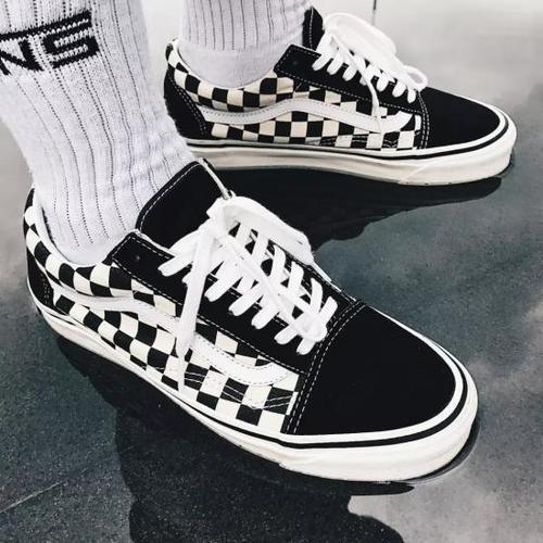 2018流行的运动鞋款式 秋天你怎么能少得了一双经典的板鞋呢