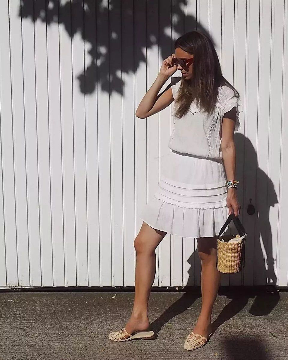 舒适、时尚、显腿长!这个夏天，时髦界都在pick澡堂拖!