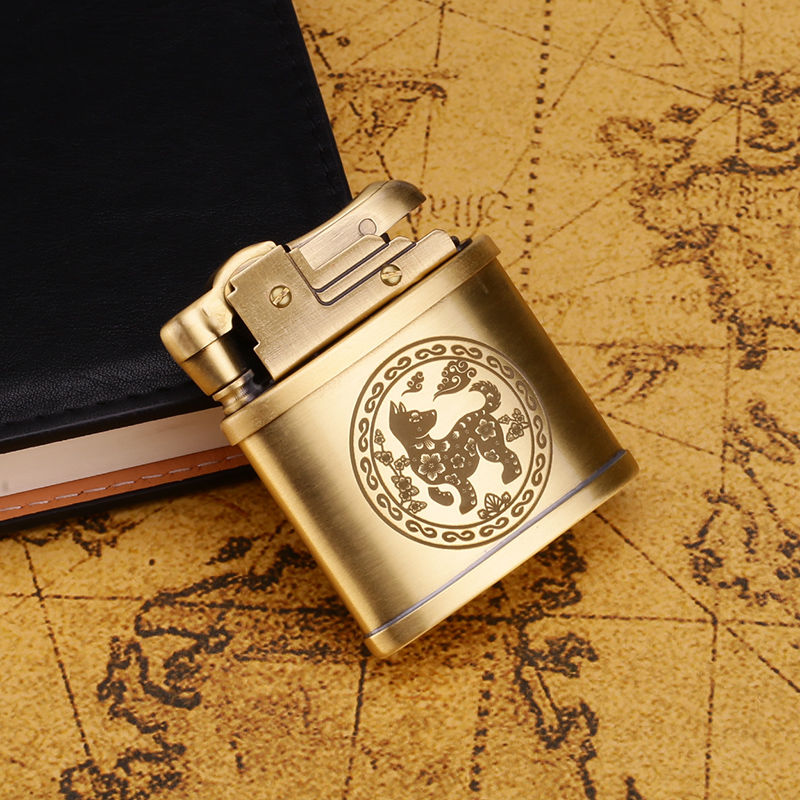 老公说:少抽两盒中华烟，也要买下这黄铜小物，看上去帅的不得了