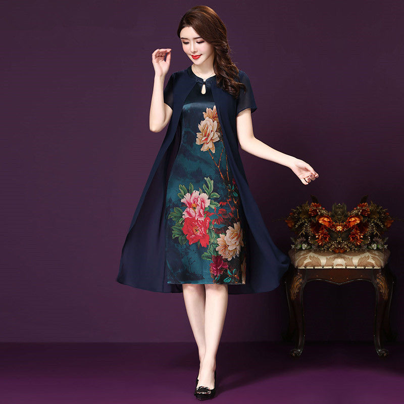 现在女人穿的特娇媚!53岁老婆穿旗袍+高跟鞋，简直女神范十足