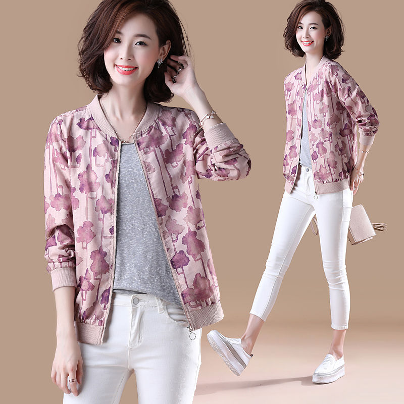 女人怕不怕冷，也别傻买羽绒服!瞧这新出薄外套，不厚不薄刚刚好