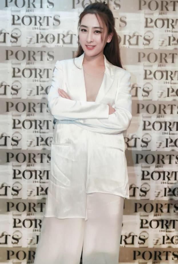 马苏有颜值就是不一样，睡衣都穿出高级感来，让人不佩服都不行！