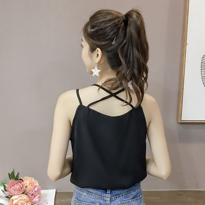 28岁的媳妇真会穿!小背心+超短裤，简直迷死人了