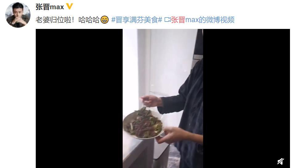 『三胎』张晋晒老婆贴心做饭视频,47岁蔡少芬生完3胎素颜出镜,模样憔悴惹人心疼