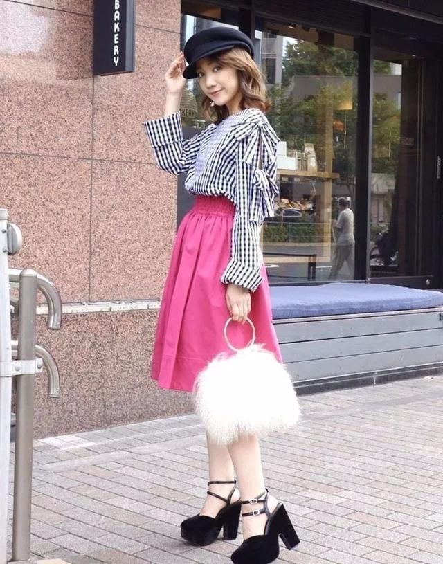 172女神练习瑜伽多年，却被网友评论：又胖了，原来是衣服惹的祸