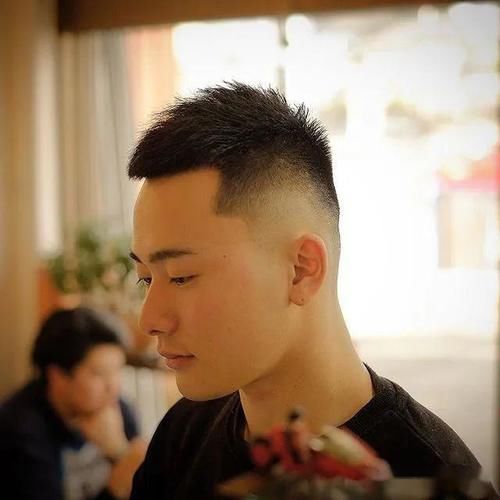  『短发』帅气的男生流行短发，不同造型一样帅气，为你的形象加分