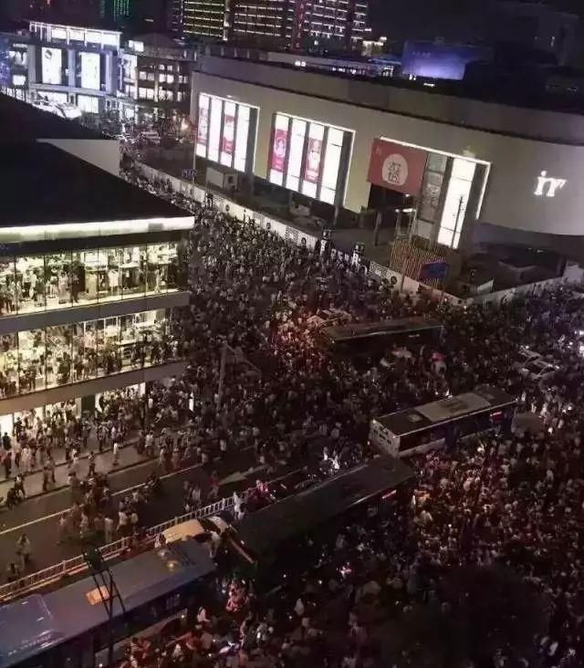 十一长假,看看前方摄影师拍的这些照片,我不厚道地笑了