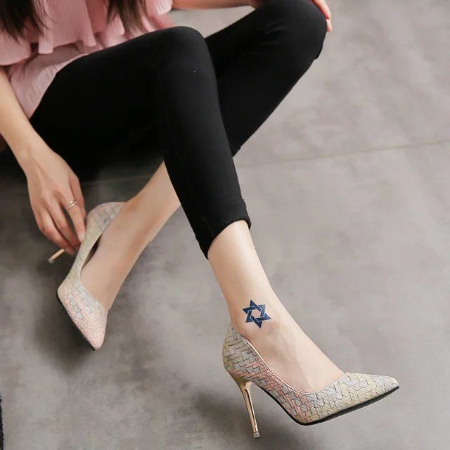 女人没有一双漂亮的尖头高跟鞋,我想,你都不好意思往出说吧?