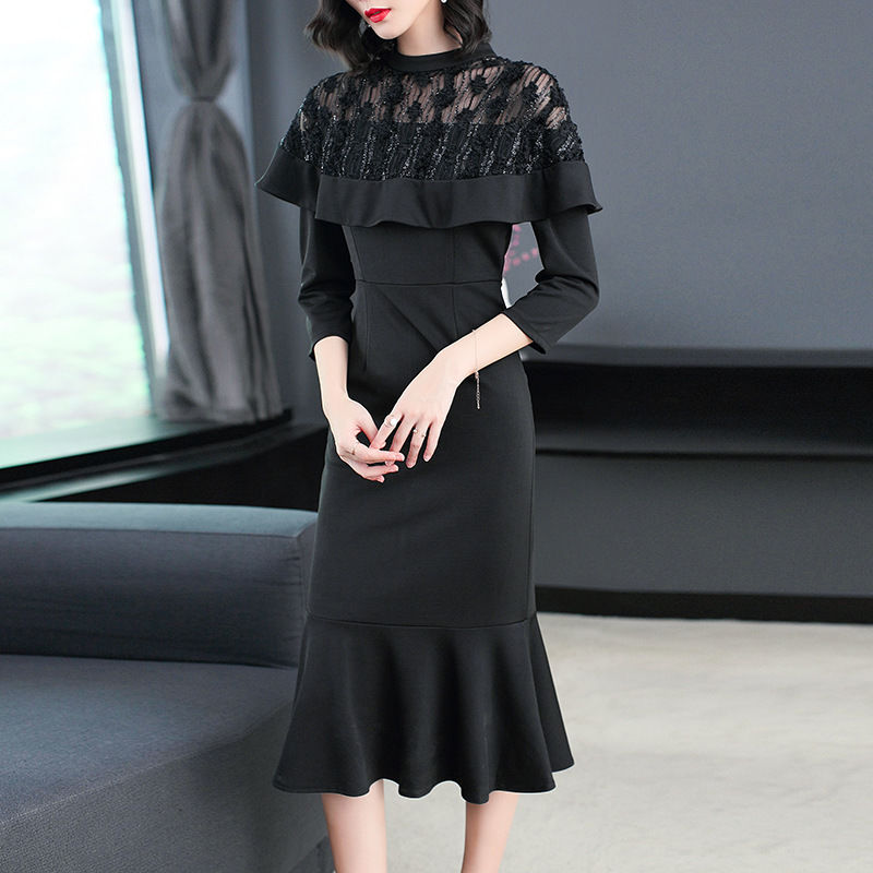 老婆把阔腿裤扔了,换上时下流行的棉麻裙,还别说,真的挺美