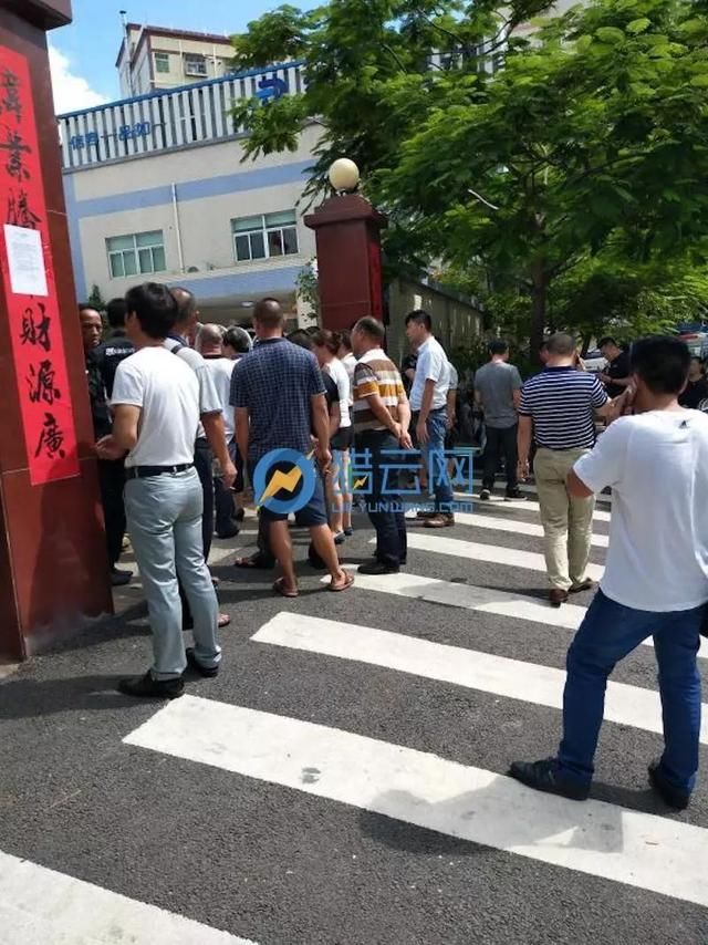 直击现场丨容一电动倒闭清算,欠款8225万,供应商堵门讨债