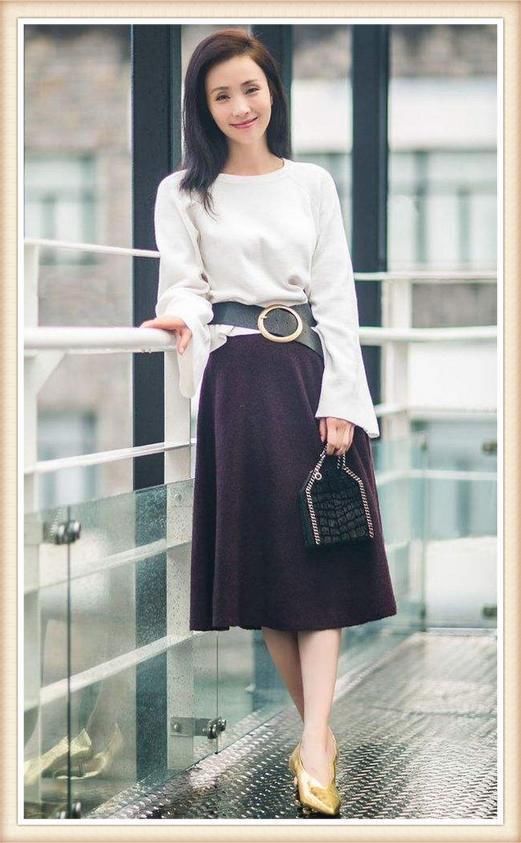 小陶虹美到犯规，王俊凯目不转睛!网友:熟女杀伤力不可小觑啊!