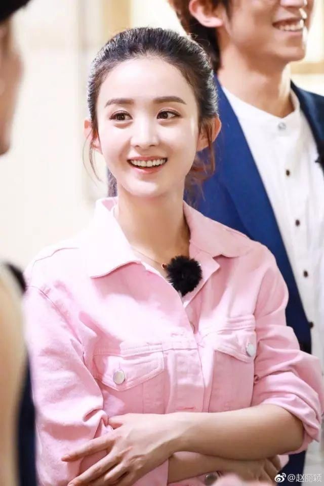 佟丽娅赵丽颖齐齐剪短发，你要玩一下吗?