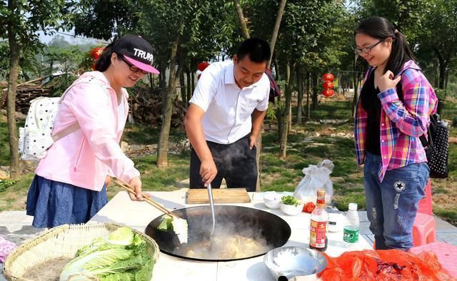 如今在农村，你要是会干、能干一定是大有前程的！干什么赚钱呢？