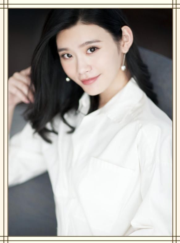 姚晨不过穿了件白衬衫裙,就从38岁变18岁,连奚梦瑶都成手下败将