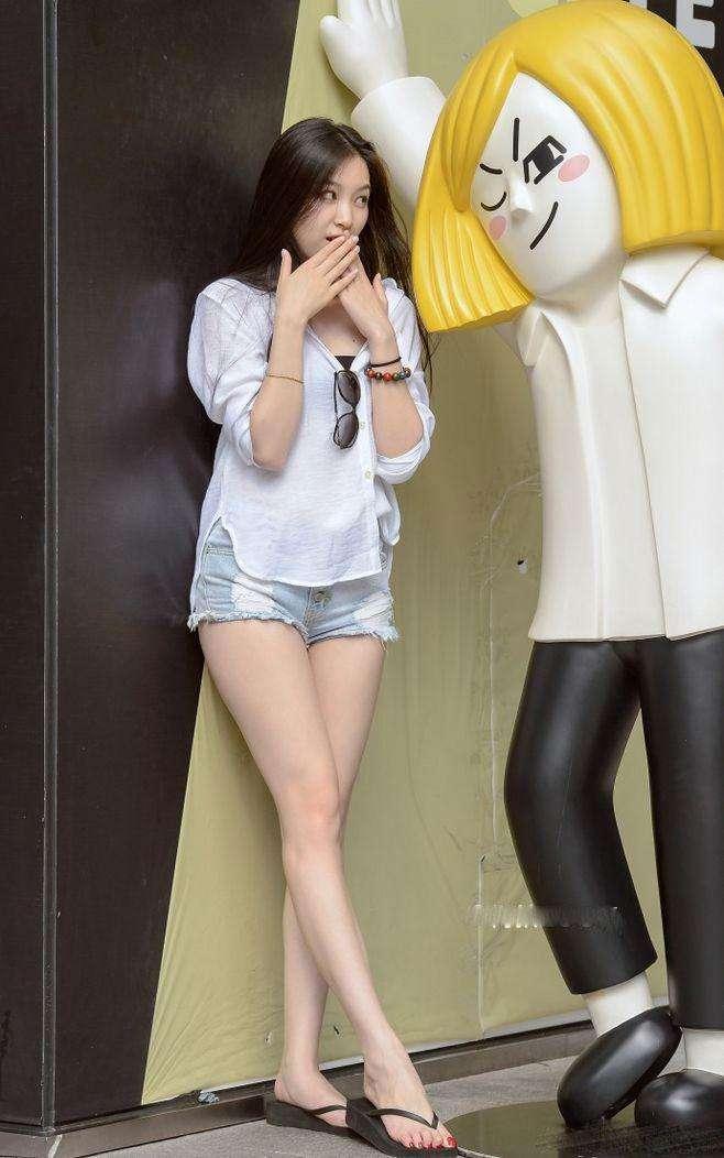 紧身裤不挑身体合适各种体型，气质优雅大方，特别漂亮！