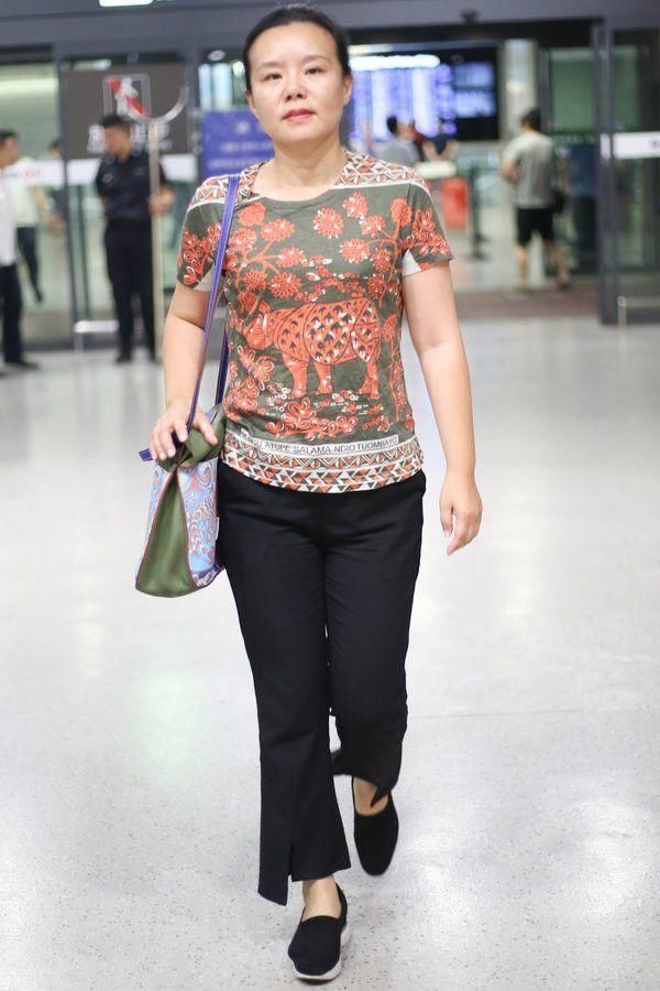 唱了这么多年忐忑，终于看见龚琳娜本人了，老成邻家大婶！