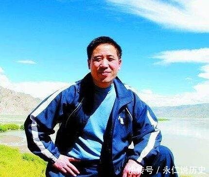 正团职飞行员李剑英烈士，牺牲12年，葬于家乡郑州，墓前鲜花不断