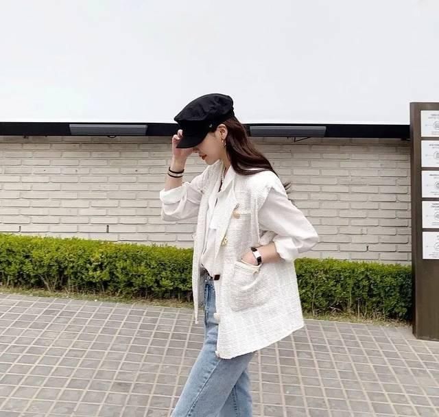  小香风外套：春天女外套：2020千万不要穿那件“ 网络红人运动外套 ”，时尚潮流到脱不出来！