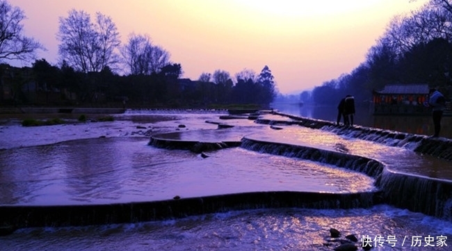 一座2000多年的村西古镇，里面古榕树树冠20余米宽，美食也不少！