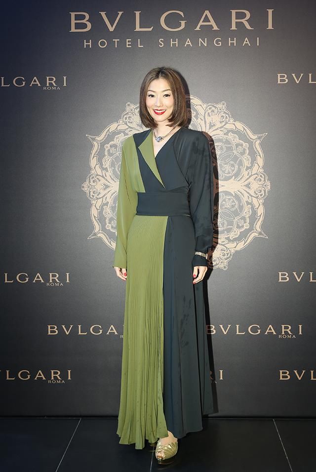 不对称连衣裙能逼死强迫症,金晨时髦范爷优雅,郑秀文略带老气