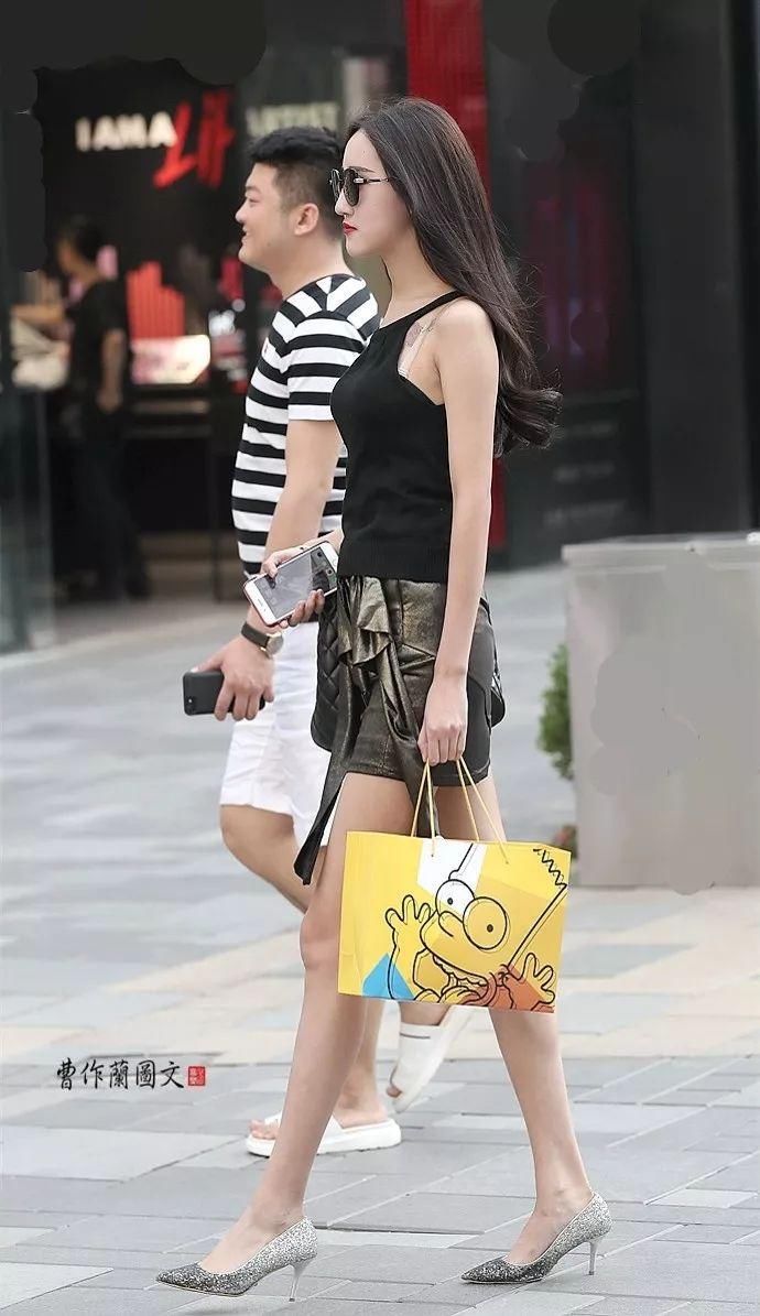 街拍:骨感美女，瘦只是魅力之一，还有之二之三