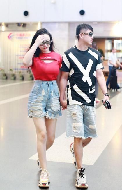 同穿红色，冉莹颖跟其他女星画风就不一样！网友：她在秀事业线！