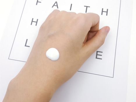 暑假出行别让骄阳扫兴，带上韩后防晒乳液全效防护助你玩得开心