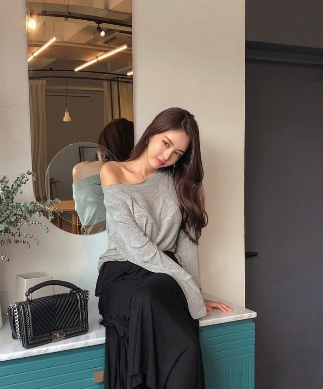 人像摄影：选择浅色的衣服，让小姐姐看上去更加的粉嫩动人