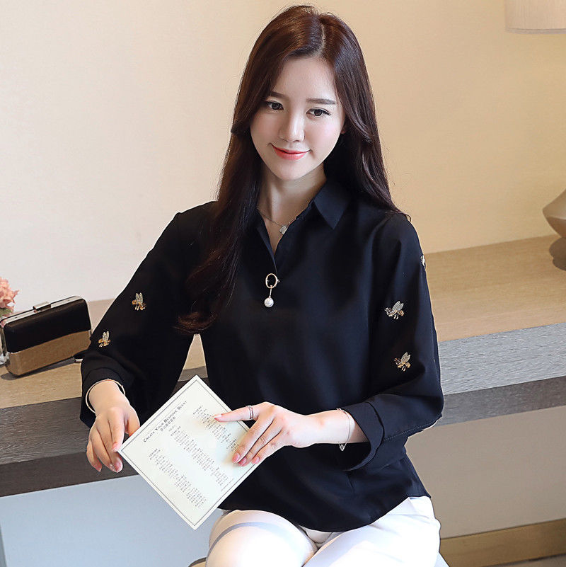 今年流行的秋装，大方优雅，聚会逛街全搞定，时髦端庄有韵味