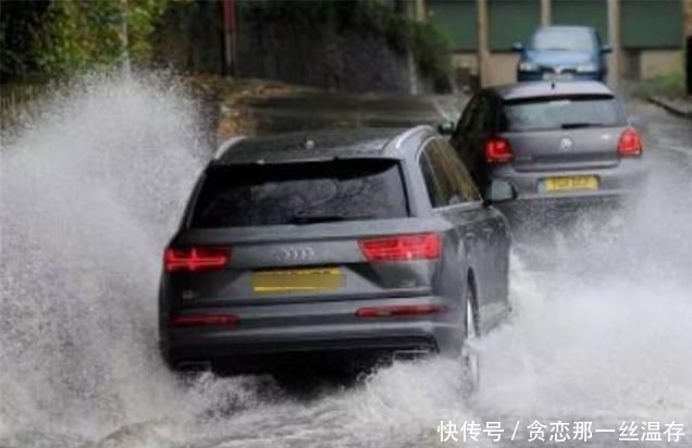  高速：跑高速遇到积水怎么办？急刹车还是变道？交警：这都不是