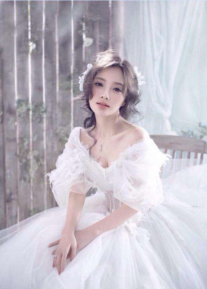 娱乐圈一张神奇的照片，5人合照已有3人出事，难道是被诅咒了？