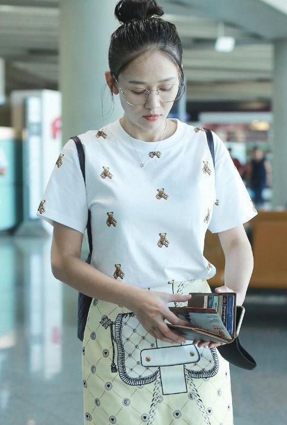 陈乔恩模仿赵丽颖梳丸子头，一个仙女，一个丑女!