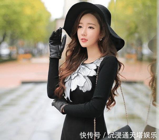 风情万种@漂亮美女,一身复古风穿搭,尽显风情万种