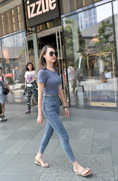  [美女]平底鞋秀出好身段, 美女全靠自己的实力!