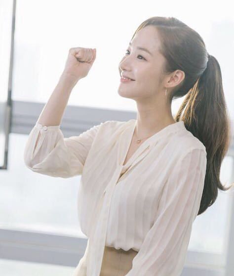 识衣间 VOL.86:跟《金秘书》学职场穿搭，爱情事业两手抓