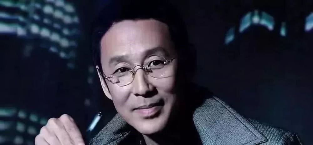 无所谓:大导演都‘’请不动‘’的演员,周星驰请她时,她还在麻雀台
