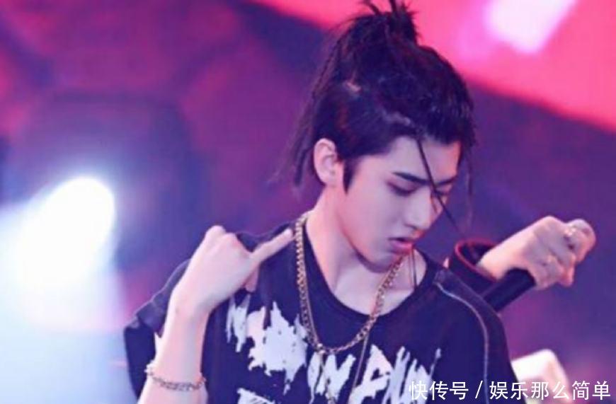 蔡徐坤继撞衫王俊凯后和千玺同款脏辫造型，网友：该来的还是来了