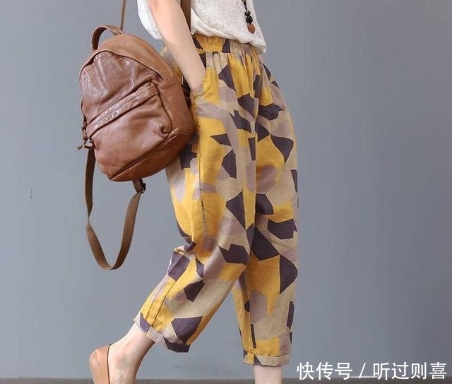  「显瘦」T恤别总想着搭黑裤子了！今年流行这3种“神仙组合”，想不美都难