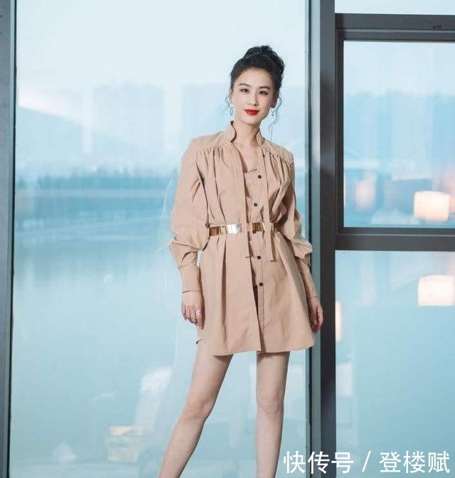  「修饰出颈部的纤细」脱掉你的老爹鞋吧，今年流行的是“吊兰鞋”，高雅不过时明星都爱