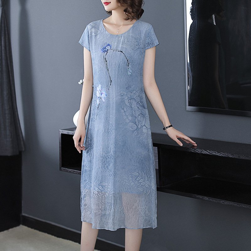 厉害了，现在的女人真敢穿，三伏天穿着这几层纱纱就出门，好迷人