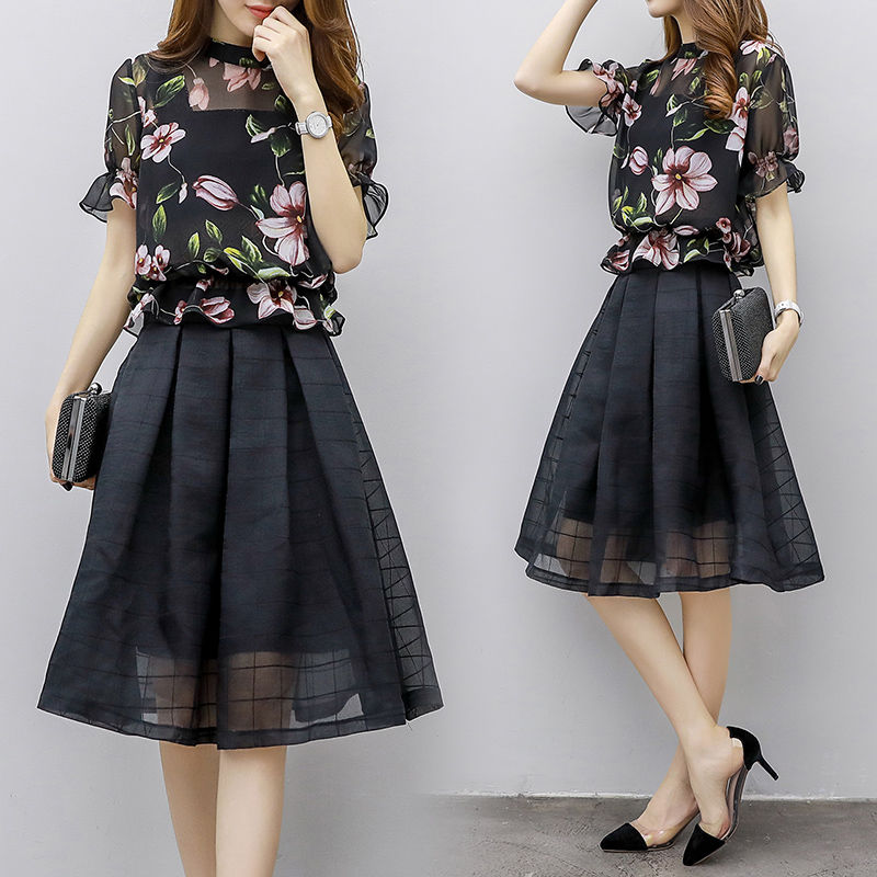 显气质的一款连衣裙，赚足回头率，充满了时尚优雅的美感