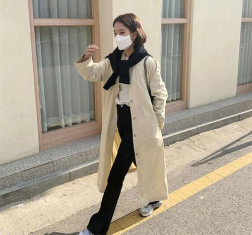  白色运动：春季别老穿小白鞋，试试休闲潮范运动鞋，美得冒泡