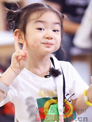 戚薇女儿lucky可爱发型 长大后我就成了你