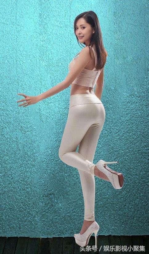 紧身裤让身材比例更加完美，美得简单，视觉上很华丽